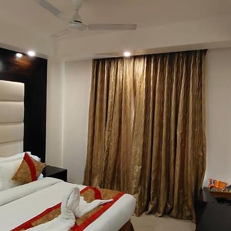 Hotel Benz International Delhi  Bagian luar foto