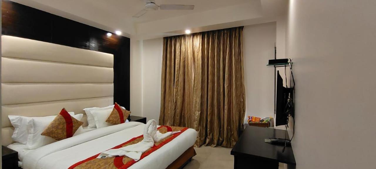 Hotel Benz International Delhi  Bagian luar foto