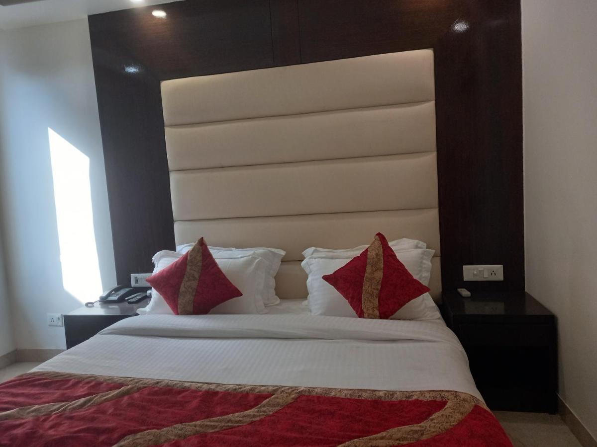 Hotel Benz International Delhi  Bagian luar foto