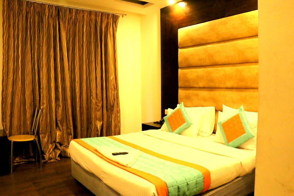 Hotel Benz International Delhi  Bagian luar foto