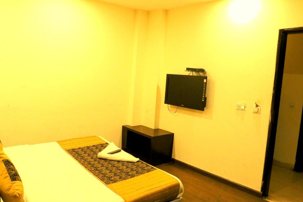 Hotel Benz International Delhi  Bagian luar foto