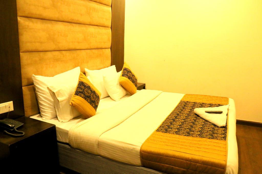 Hotel Benz International Delhi  Bagian luar foto