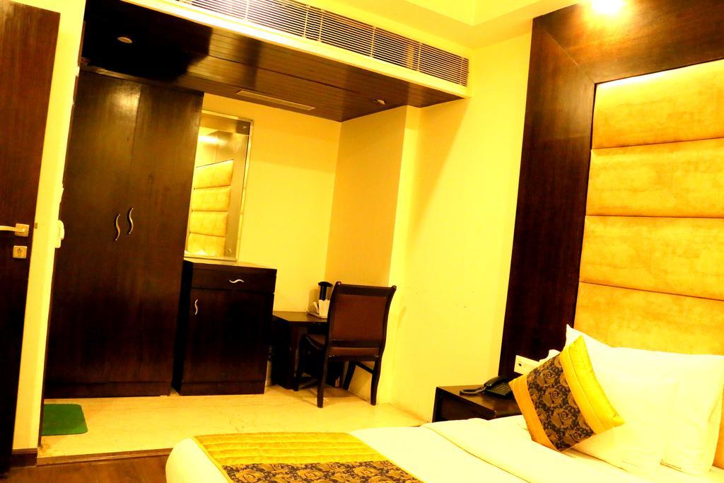 Hotel Benz International Delhi  Bagian luar foto