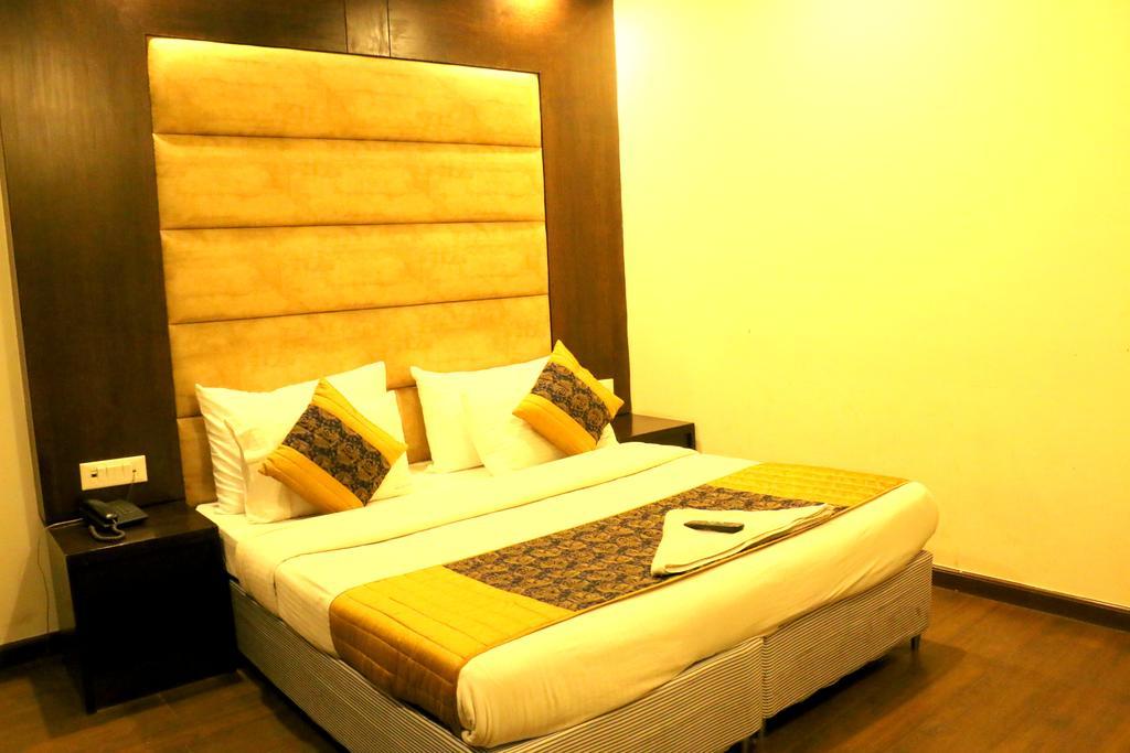 Hotel Benz International Delhi  Bagian luar foto