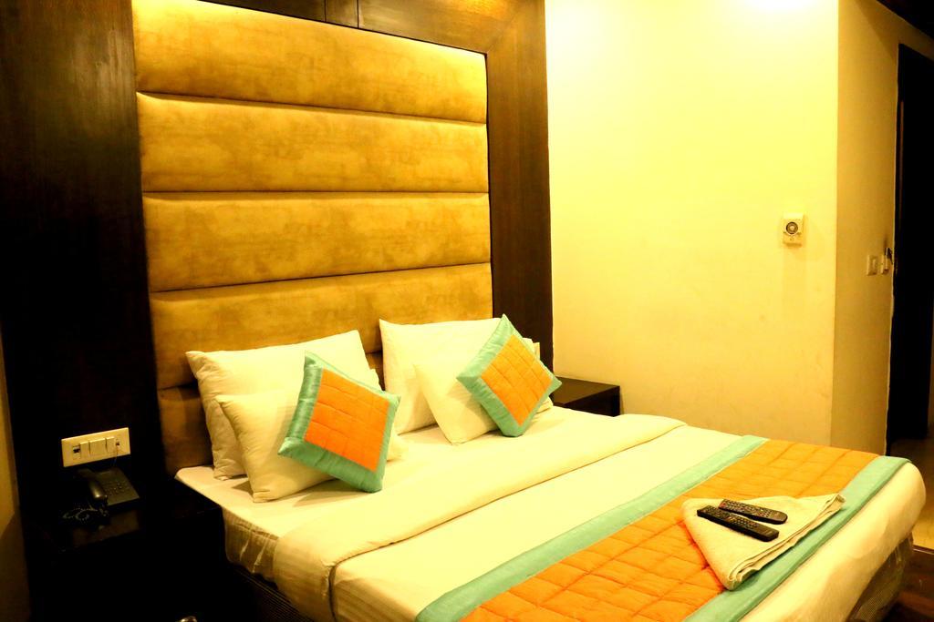 Hotel Benz International Delhi  Bagian luar foto