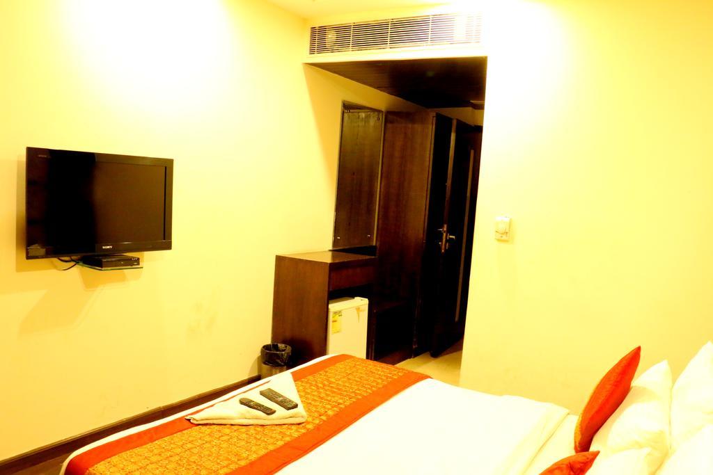 Hotel Benz International Delhi  Bagian luar foto