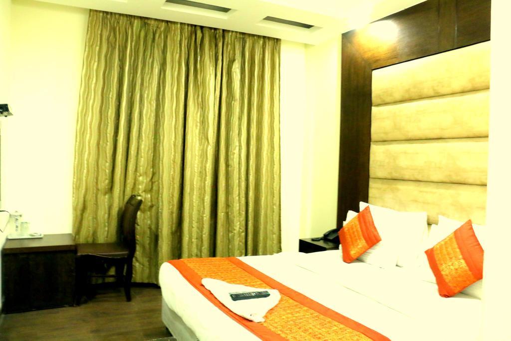 Hotel Benz International Delhi  Bagian luar foto