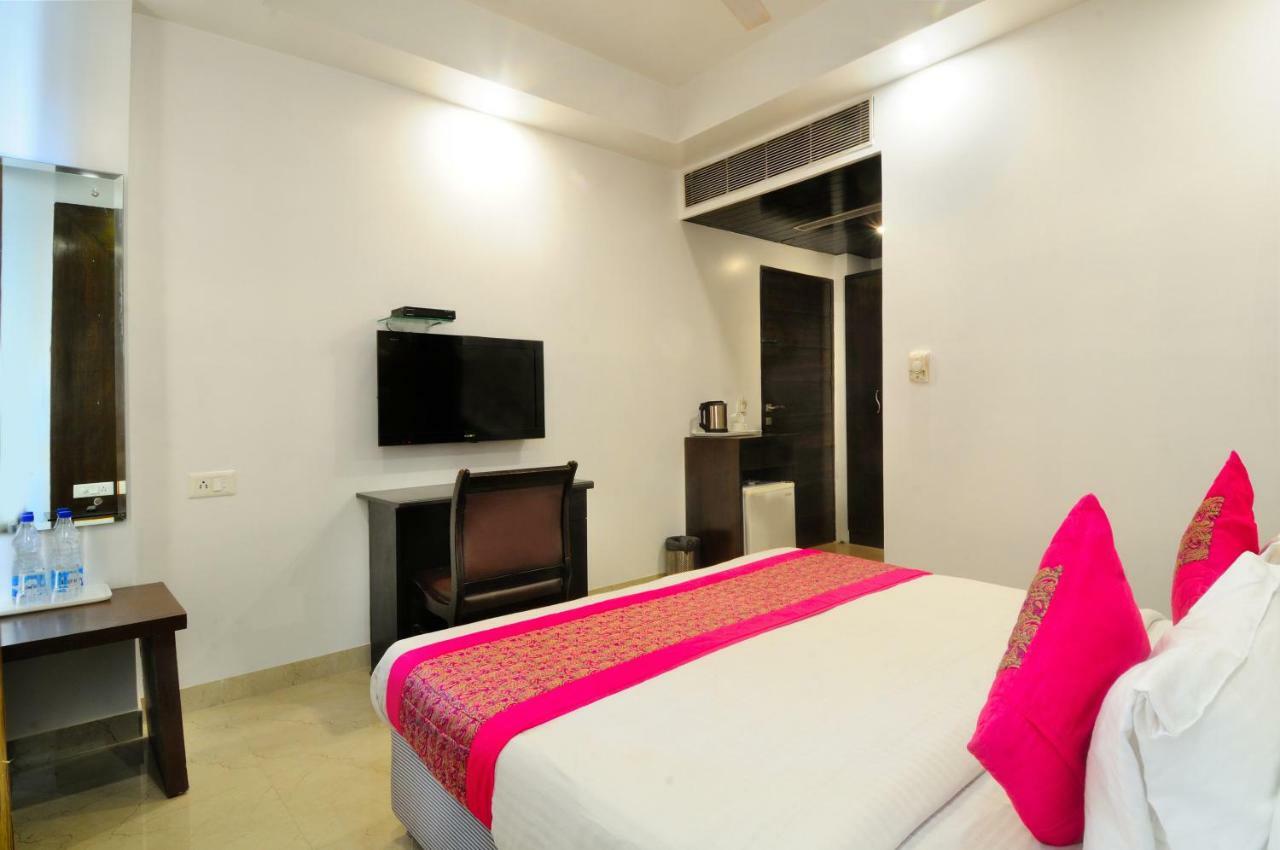 Hotel Benz International Delhi  Bagian luar foto