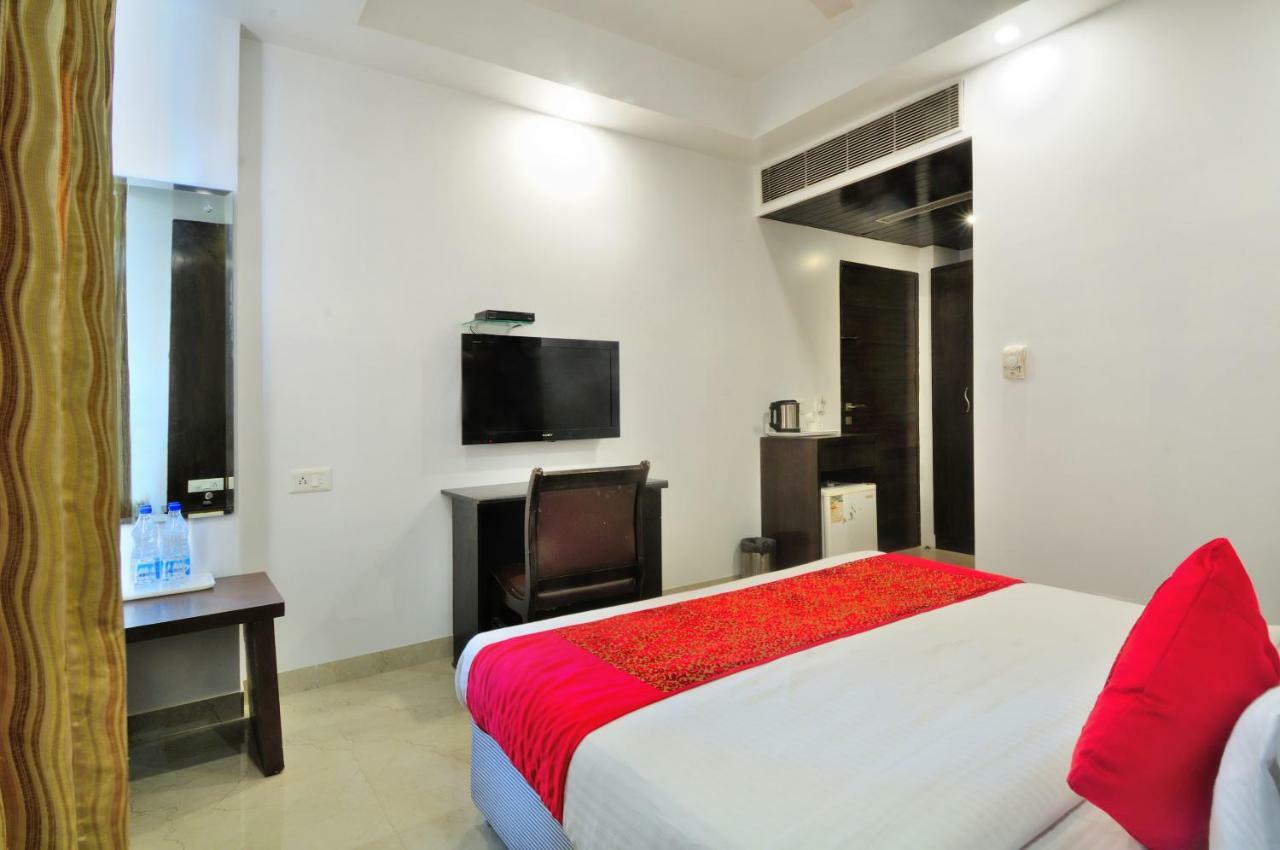 Hotel Benz International Delhi  Bagian luar foto