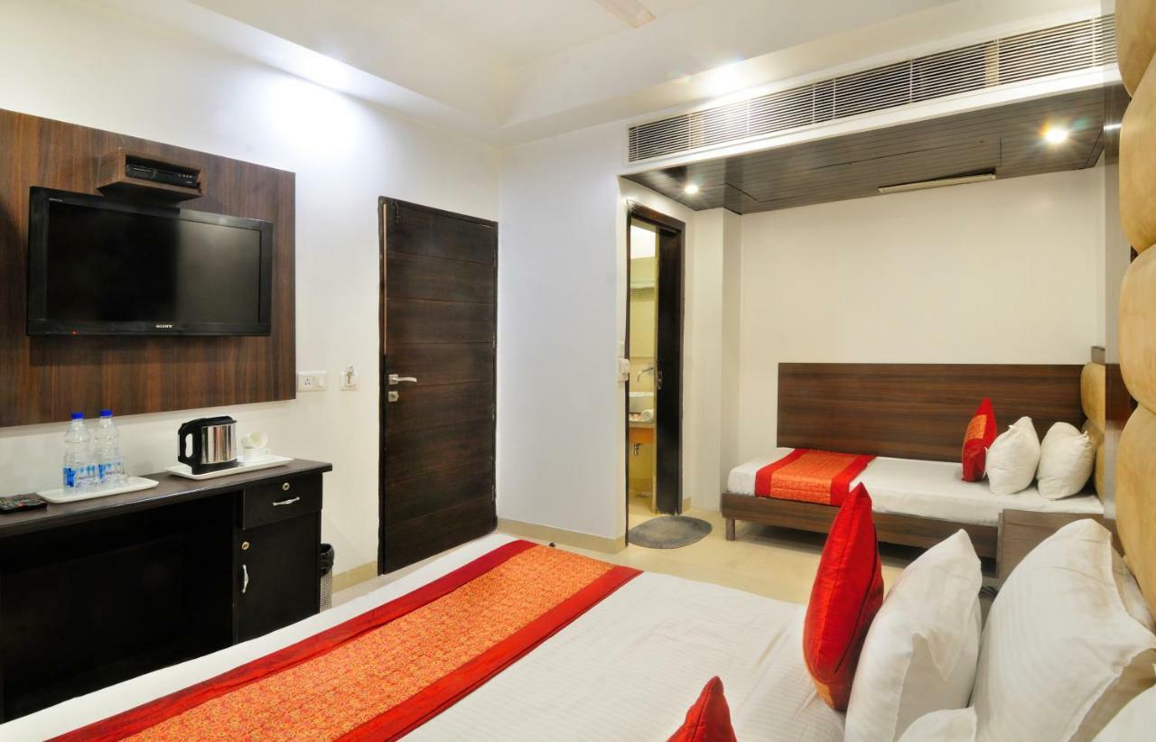 Hotel Benz International Delhi  Bagian luar foto