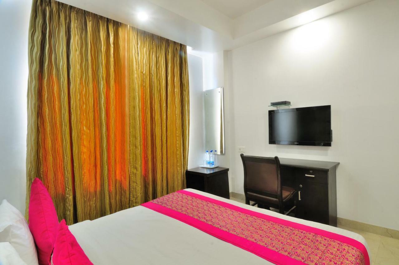 Hotel Benz International Delhi  Bagian luar foto